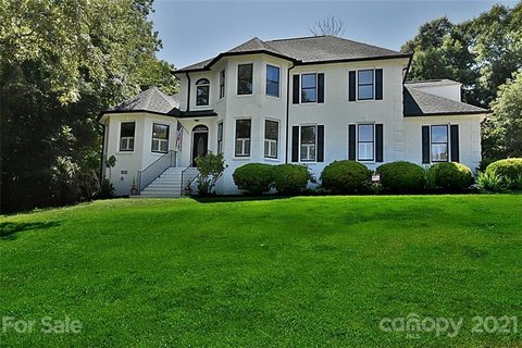 2825 Briar Circle