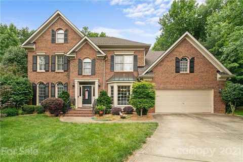 8402 Headford Road sold home in Kingston Forest, Charlotte, NC