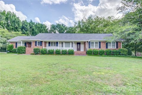 2744 Farmlake Lane sold home in Carowood, Fort Mill, SC