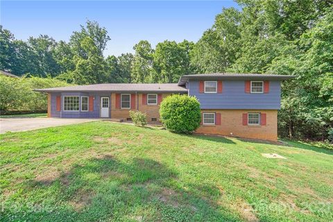 2511 Pickwick Place sold home in Lincoln Forest, Lincolnton, NC