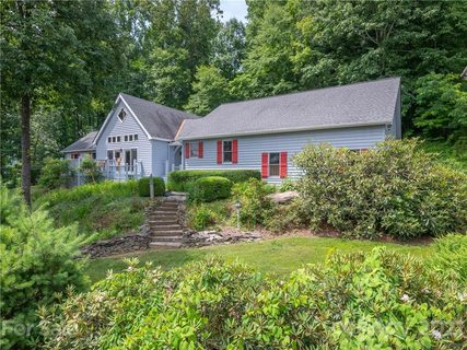 812 Summit Farm Lane sold home in Hunters Glen, Hendersonville, NC