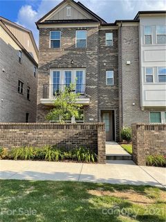 1324 E Woodlawn Road