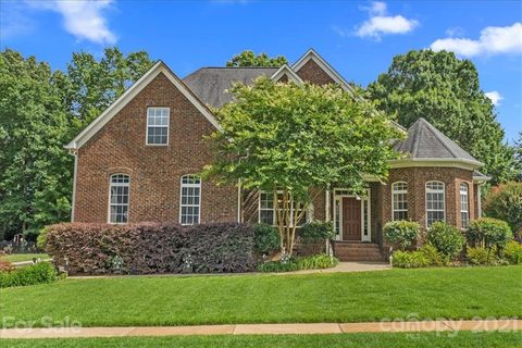 1598 Williamsburg Drive sold home in Stoneridge Lakes, Rock Hill, SC