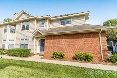5831 Amity Springs Drive sold townhome in Glenhaven at Firethorne, Charlotte, NC