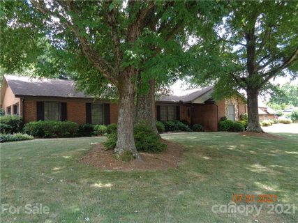 1076 Fairway Drive sold home in Fairway Acres, Newton, NC