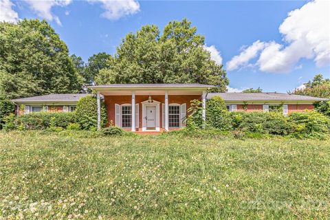 2330 Laurelwood Circle sold home in Woodsdale Acres, Charlotte, NC
