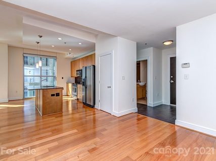 333 W Trade Street 1100