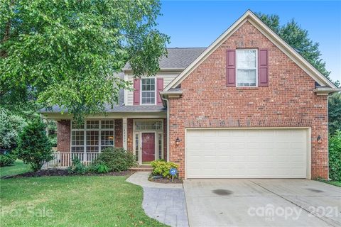 8830 Fieldcroft Drive sold home in Fieldstone, Charlotte, NC