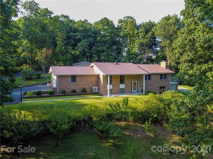 409 Lamp Post Drive sold home in Lamplighter Estates, Zirconia, NC