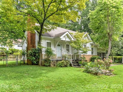 238 Oakdale Drive sold home in Lynnwood, Hendersonville, NC