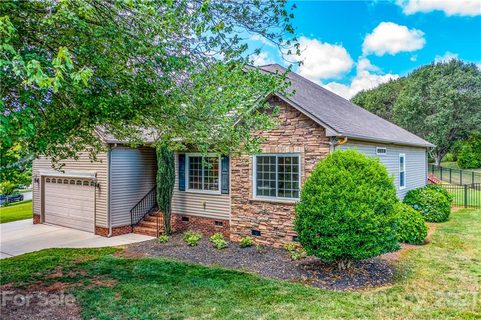 2721 Touchstone Circle
