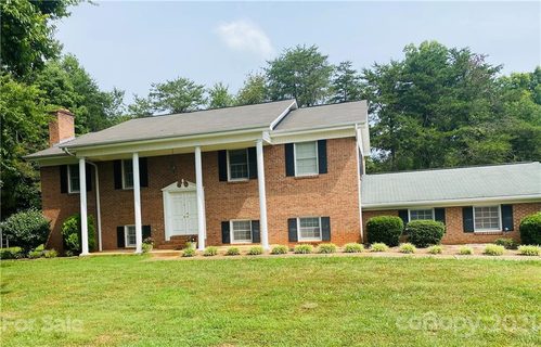 2760 Rosewood Lane sold home in Fairway Acres, Newton, NC