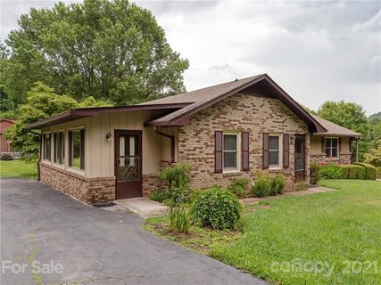 116 Oakwood Place sold home in Brookside Manor, Hendersonville, NC