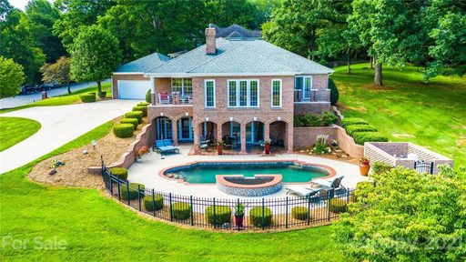 3736 Pinecrest Drive