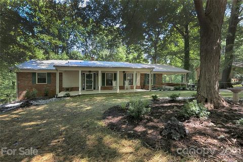 340 N Oakwood Drive