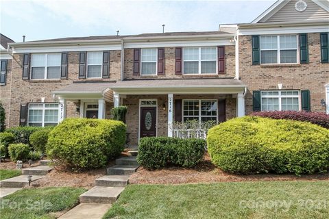 2716 Dunrobin Place
