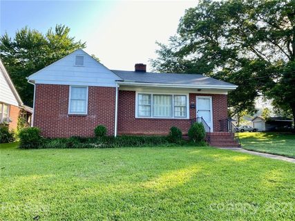 220 Heilig Avenue