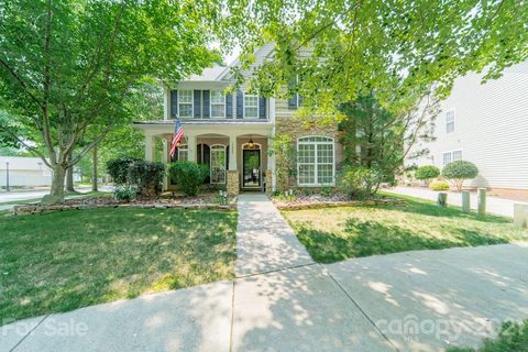 17903 Crossing Circle