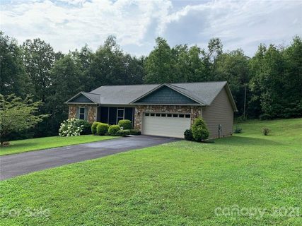7615 Piney Mountain Street sold home in Pineknoll, Hickory, NC