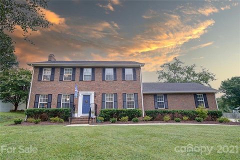 1824 Balfour Lane