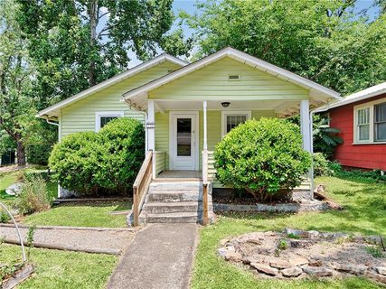 16 Brownwood Avenue