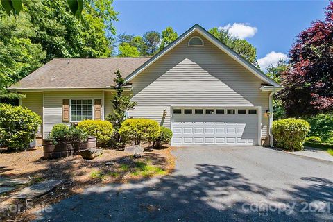 102 Foothills Drive sold home in Hidden Hills, Hendersonville, NC