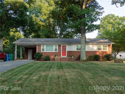 203 Lakeview Road