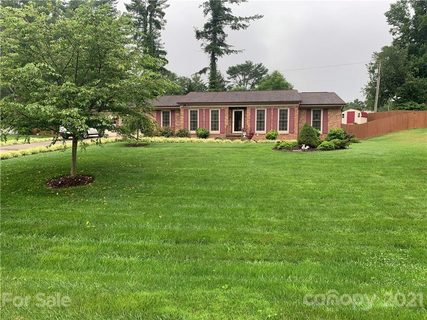 304 Melissa Way sold home in Rugby Meadows, Hendersonville, NC