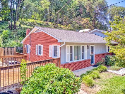 220 Meadowbrook Drive sold home in Paul J Banks, Canton, NC