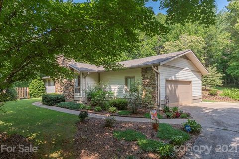 11 Acorn Road