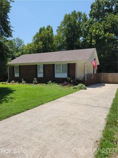5707 Hillcrest Circle