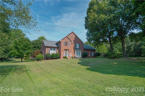 104 Woodvale Circle sold home in Forest Hills, Lincolnton, NC