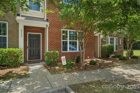 8992 Lanark Lane
