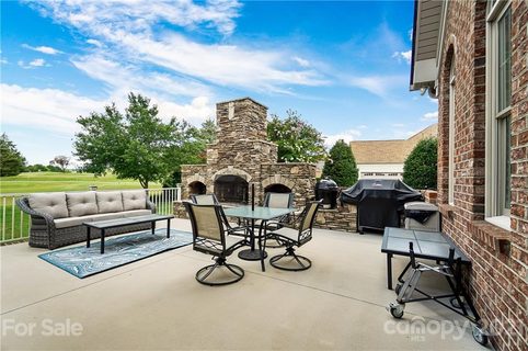 323 Muirfield Way