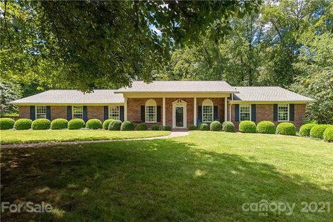 1116 W Hills Road sold home in Towne Forest, Hendersonville, NC