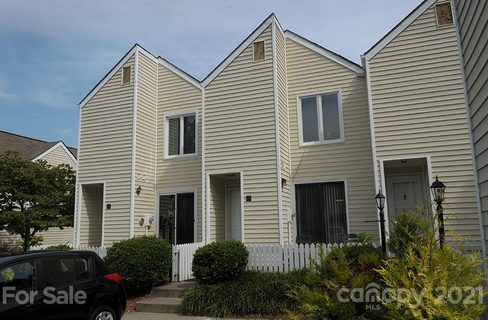 206 Wildwood Drive #203
