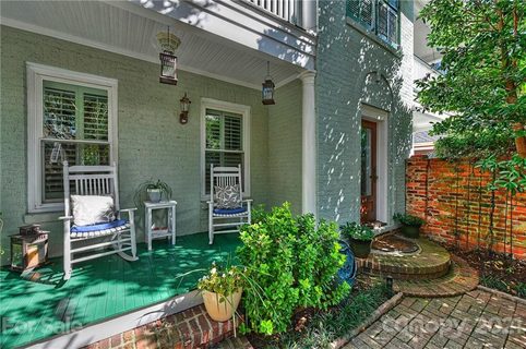 404 W 8th Street