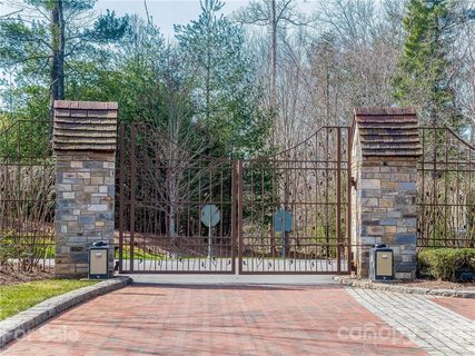 136 Upperfell Court 707