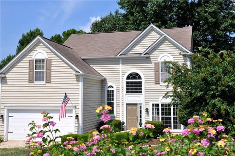 1015 Clearbrook Road sold home in Matthews Estates, Matthews, NC