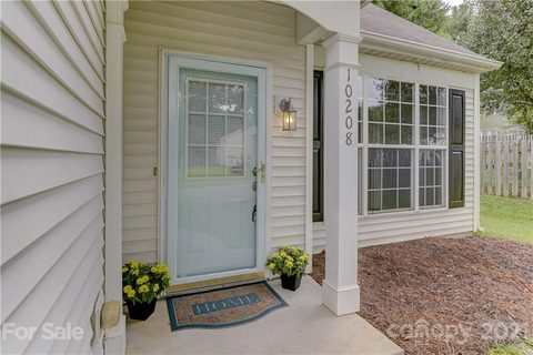 10208 Roundleaf Drive sold home in Loren Farms, Charlotte, NC