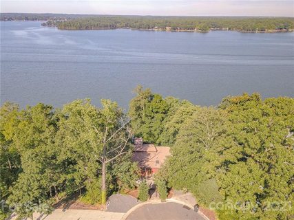 8017 Kiwi Point