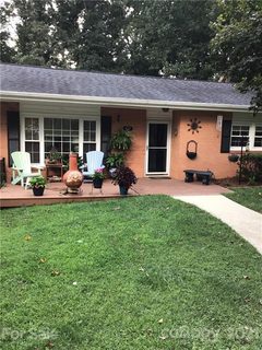 433 Hillcrest Circle