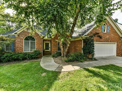 4907 Foxbriar Trail