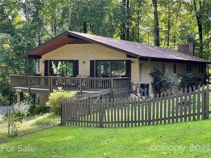 404 Sky Ridge Lane sold home in Sky Lake Estates, Hendersonville, NC