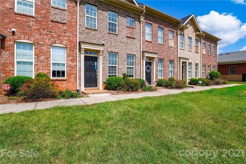 10976 Cedar Walk Lane