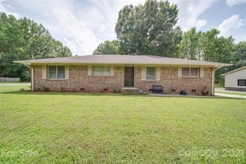 8051 Southway Road A & B sold multi-family property in King Acres, Charlotte, NC