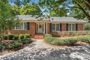 8433 Dunsinane Drive sold home in Charlotte, SC