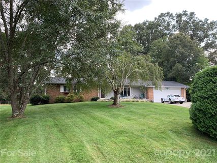 308 Melissa Way sold home in Rugby Meadows, Hendersonville, NC