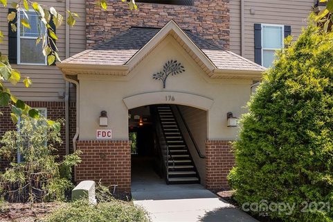 176 Brickton Village Circle 303