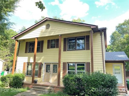 2816 Scarlet Circle